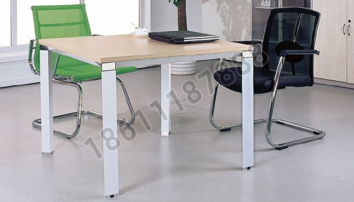 點(diǎn)擊查看商品:會(huì )議桌